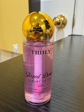 TRULY glazed donut luxury Pink Lip Oil with Gold Cap 12 ml